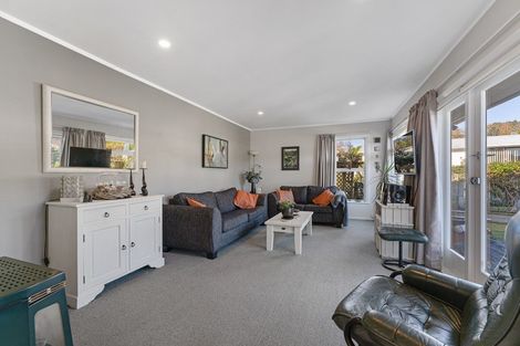 Photo of property in 44 Hookway Grove, Paraparaumu, 5032