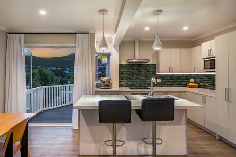 Photo of property in 42 Taylor Terrace, Tawa, Wellington, 5028