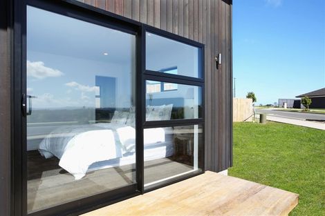 Photo of property in 2 Okoreka Road, Glenbrook, 2681