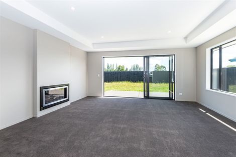 Photo of property in 8 Angus Place, Rangiora, 7400