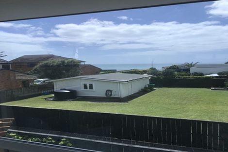 Photo of property in 63a Walton Street, Red Beach, 0932