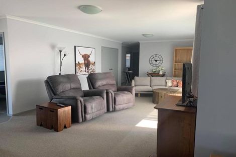 Photo of property in 12 Ruske Place, Grandview Heights, Hamilton, 3200