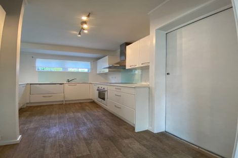 Photo of property in 2/23 Manhattan Heights, Glendene, Auckland, 0602