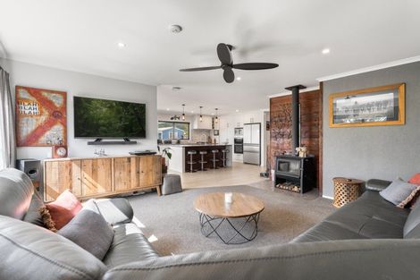 Photo of property in 102 Mark Street, Whangamata, 3620