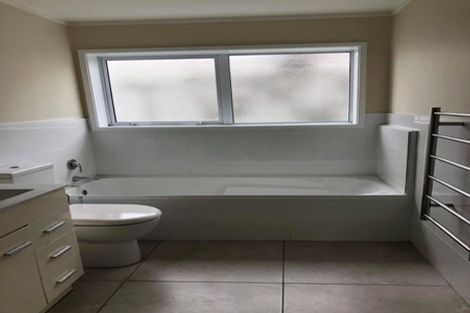 Photo of property in 1/36 Exmouth Road, Northcote, Auckland, 0627