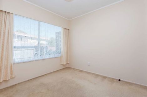 Photo of property in 2/1 Dalwhinnie Parade, Highland Park, Auckland, 2010