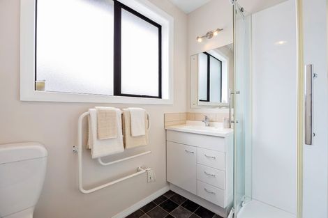 Photo of property in 32 Bateman Avenue, Bryndwr, Christchurch, 8053