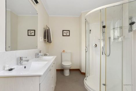 Photo of property in 268 Forest Hill Road, Waiatarua, Auckland, 0612