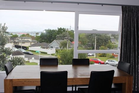 Photo of property in 2/12 Belle Vue Avenue, Northcote Point, Auckland, 0627