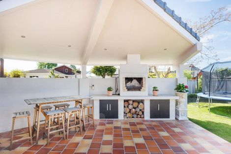 Photo of property in 2 Balmoral Drive, Terrace End, Palmerston North, 4410