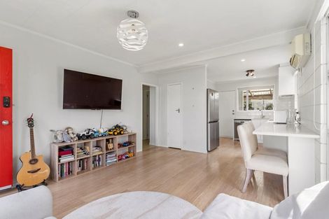 Photo of property in 3/1 Cockayne Crescent, Sunnynook, Auckland, 0620
