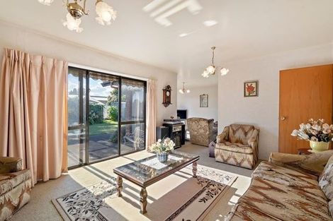 Photo of property in 11 Evanda Crescent, Conifer Grove, Takanini, 2112