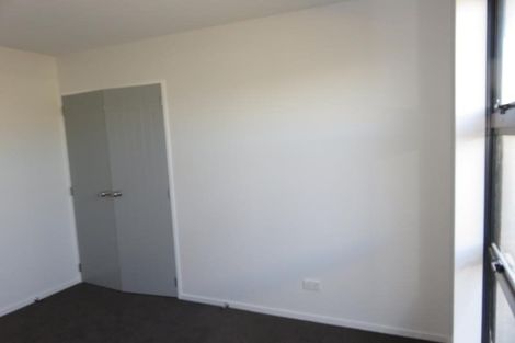 Photo of property in 60a Stewart Drive, Newlands, Wellington, 6037