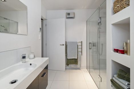 Photo of property in 42 Ruapehu Drive, Fitzherbert, Palmerston North, 4410