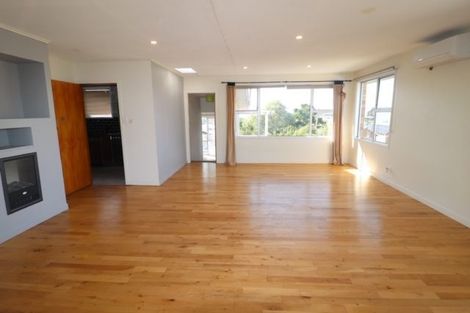 Photo of property in 35a Wade River Road, Stanmore Bay, Whangaparaoa, 0932