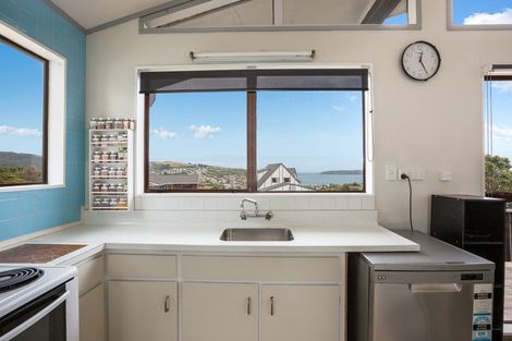 Photo of property in 106 Gloaming Hill, Titahi Bay, Porirua, 5022