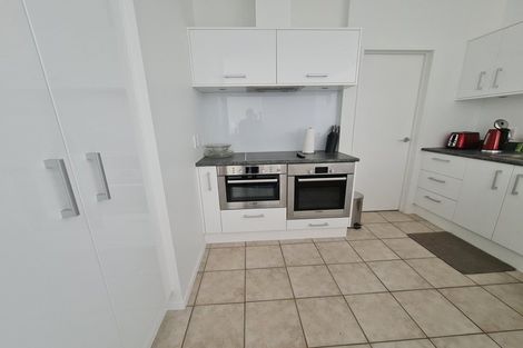 Photo of property in Maddison Apartments, 3/6d Queen Street, Palmerston North, 4410