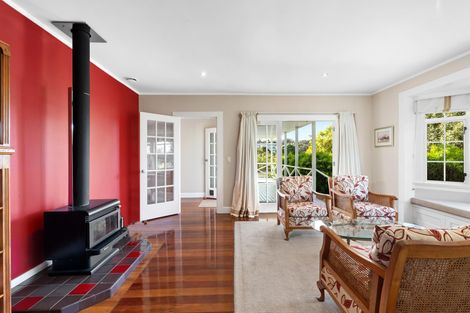 Photo of property in 1 Penguin Street, Leigh, 0985