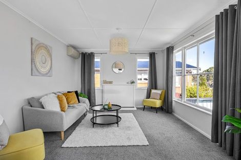 Photo of property in 65 Farquhar Road, Glendene, Auckland, 0602