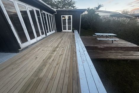 Photo of property in 18 Omokoroa Road, Omokoroa, 3114