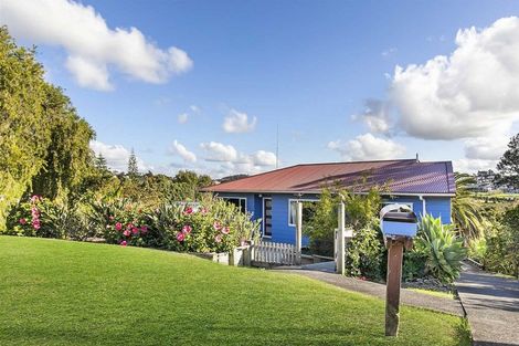 Photo of property in 28 Moffat Road, Red Beach, 0932