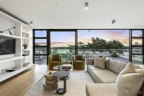 Photo of property in 10/258 Hurstmere Road, Takapuna, Auckland, 0622