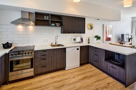 Photo of property in 35 Karo Drive, Te Aro, Wellington, 6011