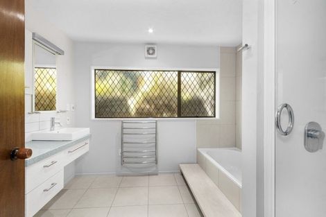 Photo of property in 2 Cottesmore Close, Burnside, Christchurch, 8053