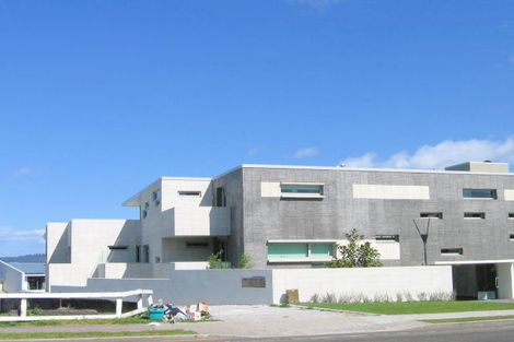 Photo of property in 2/227 Lake Terrace, Waipahihi, Taupo, 3330