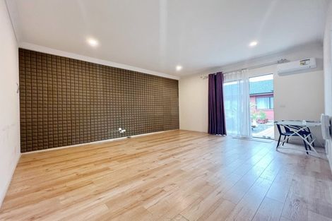 Photo of property in 12 Te Awa Place, Red Beach, 0932