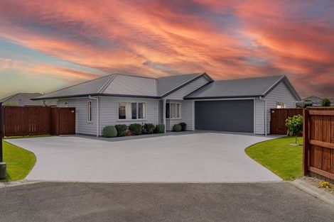 Photo of property in 12 Austin Reid Avenue, Carterton, 5713