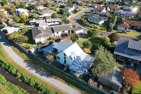 Photo of property in 12 Pohutukawa Crescent, Raumati Beach, Paraparaumu, 5032