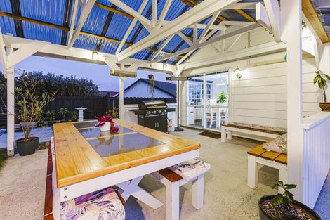 Photo of property in 21 Randwick Place, Randwick Park, Auckland, 2105
