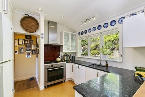 Photo of property in 17 Torwood Road, Khandallah, Wellington, 6035