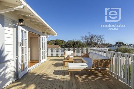 Photo of property in 16 Bulteel Street, New Plymouth, 4310