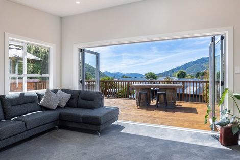 Photo of property in 11 Ranui Street, Waikawa, Picton, 7220