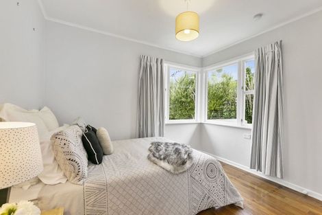 Photo of property in 6 Thurleigh Grove, Karori, Wellington, 6012