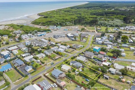 Photo of property in 15 Rangitane Street, Himatangi Beach, Foxton, 4891