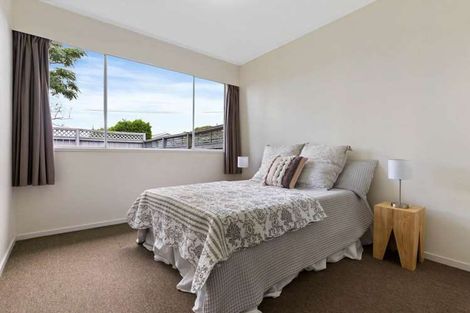 Photo of property in 2/200 Chivalry Road, Glenfield, Auckland, 0629