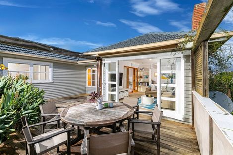 Photo of property in 25 Alamein Avenue, Belmont, Auckland, 0622