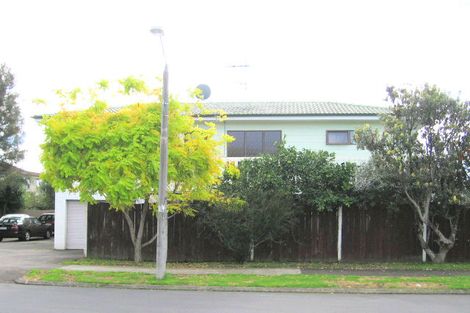 Photo of property in 2/4 Vivian Wilson Drive, Eastern Beach, Auckland, 2012