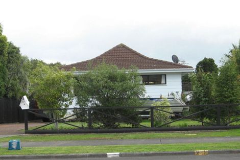 Photo of property in 17 Tomintoul Place, Highland Park, Auckland, 2010