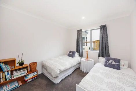 Photo of property in 5a Aokautere Drive, Fitzherbert, 4410