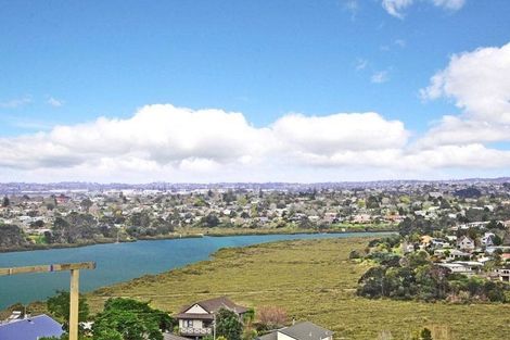 Photo of property in 121 Luckens Road, West Harbour, Auckland, 0618