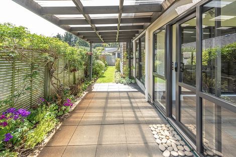 Photo of property in Caversham Park, 2/33 Caversham Road, Westmere, Whanganui, 4501