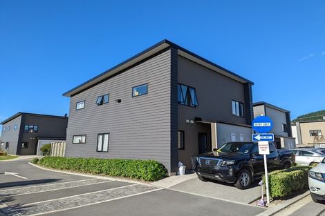 Photo of property in 11/9 Surrey Street, Tawa, Wellington, 5028