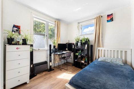 Photo of property in 8a Harrington Road, Henderson, Auckland, 0610