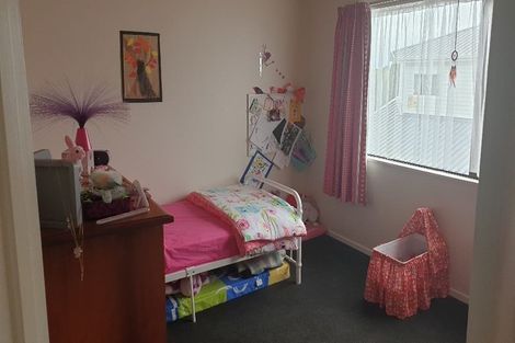 Photo of property in 1/186 East Coast Road, Forrest Hill, Auckland, 0620