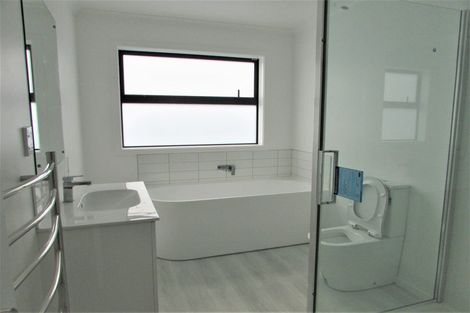 Photo of property in 8 Whitten Way, Wallaceville, Upper Hutt, 5018