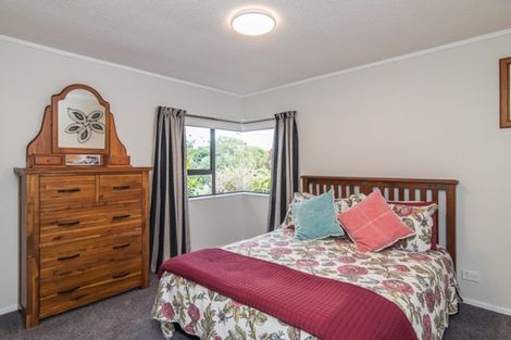 Photo of property in 4 Chilton Drive, Paraparaumu, 5032